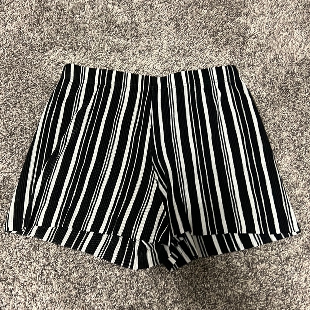 Black & White stripe shorts. Mid rise